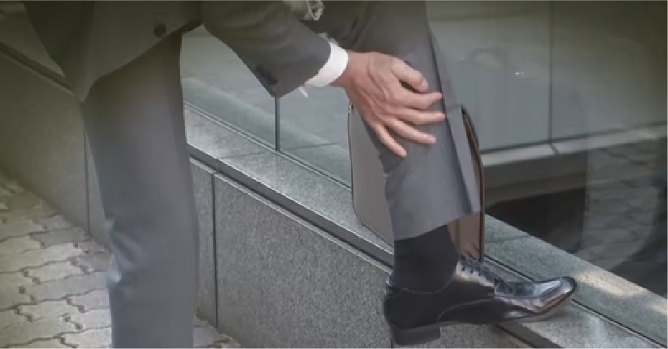 歩きまわった1日は足が棒みたいに、重く、デスクワークの1日は、血流が溜まって足がだるい。